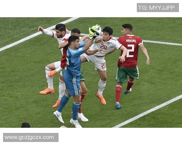 聚焦当代足球明星成长轨迹与竞技魅力多维度深度解析全景呈现风采